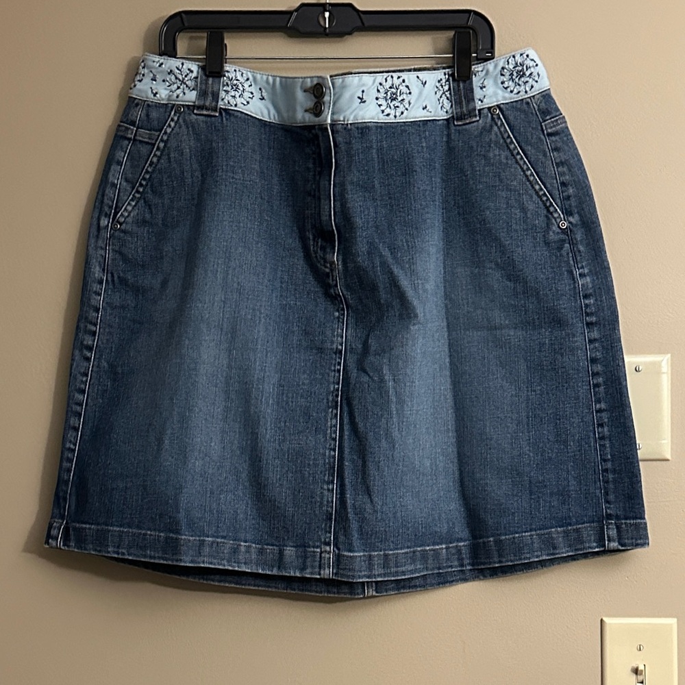 Talbots Dark Blue A-Line Skirt with Light Blue Embroidered Waistband
